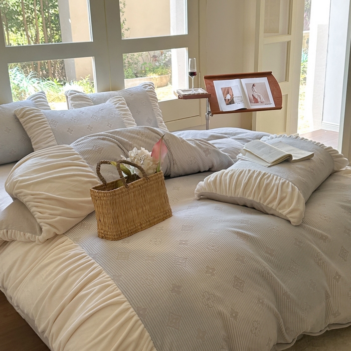 91家纺网 家纺一手货源 找家纺 慕澄家纺 2024新款法式轻奢款琢色烂花牛奶绒四件套 四叶草