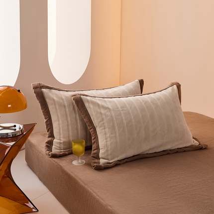 91家纺网 家纺一手货源 找家纺 LADYCOCO可可家居 2024新款牛奶3D绒立体雕花剪花单品系列-单枕套 卡其色+深咖