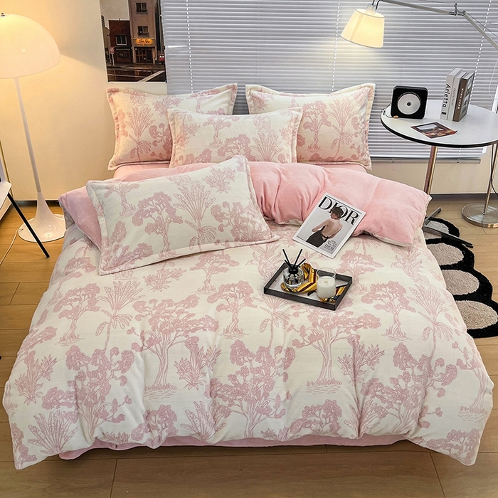 91家纺网 家纺一手货源 找家纺 慕尚 2025新款高克重保暖双色雕花绒被套单件 花梦-粉