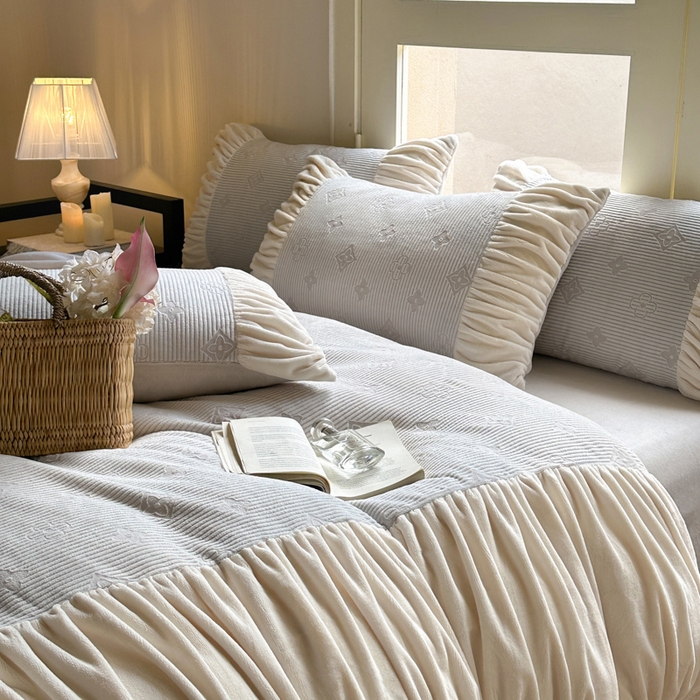 91家纺网 家纺一手货源 找家纺 慕澄家纺 2024新款法式轻奢款琢色烂花牛奶绒四件套 四叶草