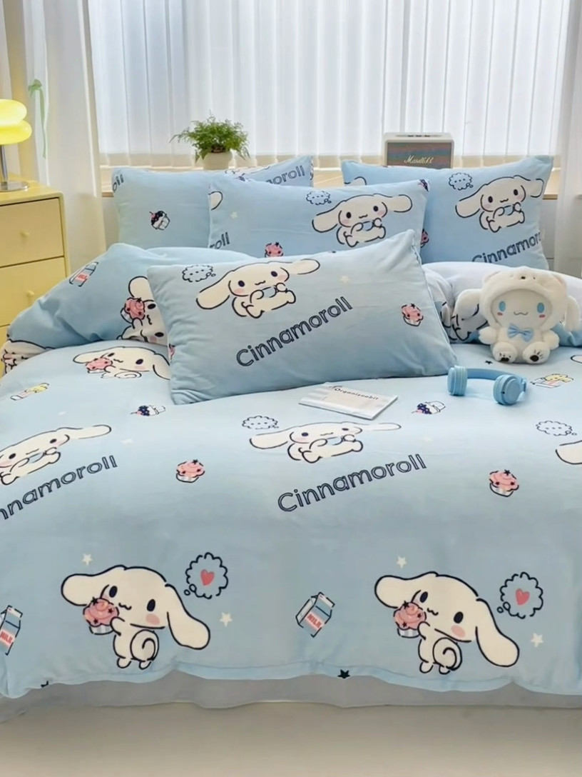 91家纺网 家纺一手货源 找家纺 曼之夏 2024新款A类三丽鸥卡通牛奶绒系列四件套 牛奶玉桂狗