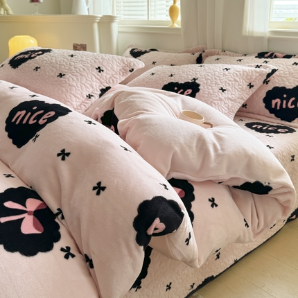 91家纺网 家纺一手货源 找家纺 （总）迪梦姿家纺 2025新款牛奶绒印花床盖四件套