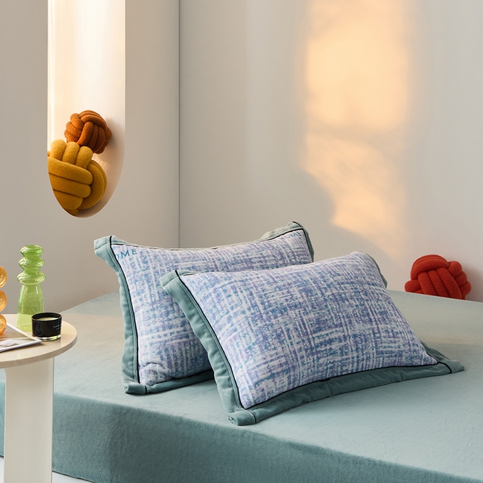 91家纺网 家纺一手货源 找家纺 LADYCOCO可可家居 单枕套-2024新款牛奶绒数码印花单品系列 香雾蓝色+蓝色