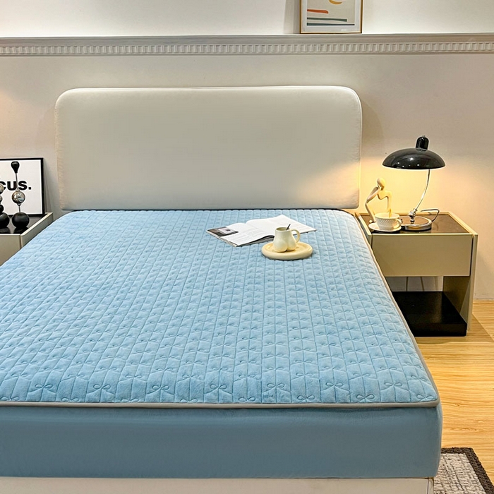 91家纺网 家纺一手货源 找家纺 LADYCOCO可可家居 2024新款超柔牛奶绒夹棉保暖床笠 蓝色