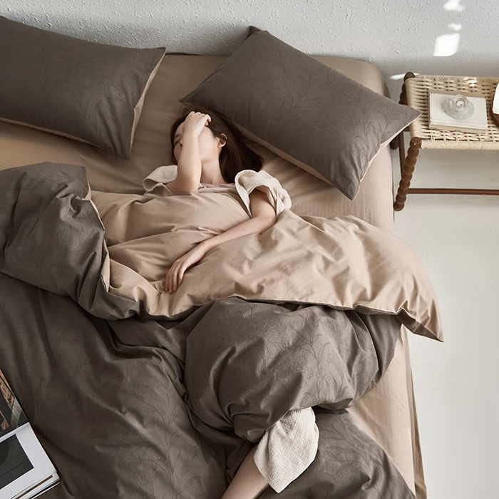 91家纺网 家纺一手货源 找家纺 千朵森 2024新款全棉色织提花磨毛欧佩斯四件套-风格一 欧佩斯-香槟