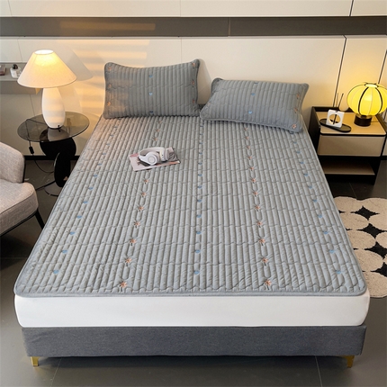 91家纺网 家纺一手货源 找家纺 兄弟坊 2024新款纯色牛奶绒刺绣薄款床垫加厚绒保暖床笠床护垫 艾维-深灰（床褥款）