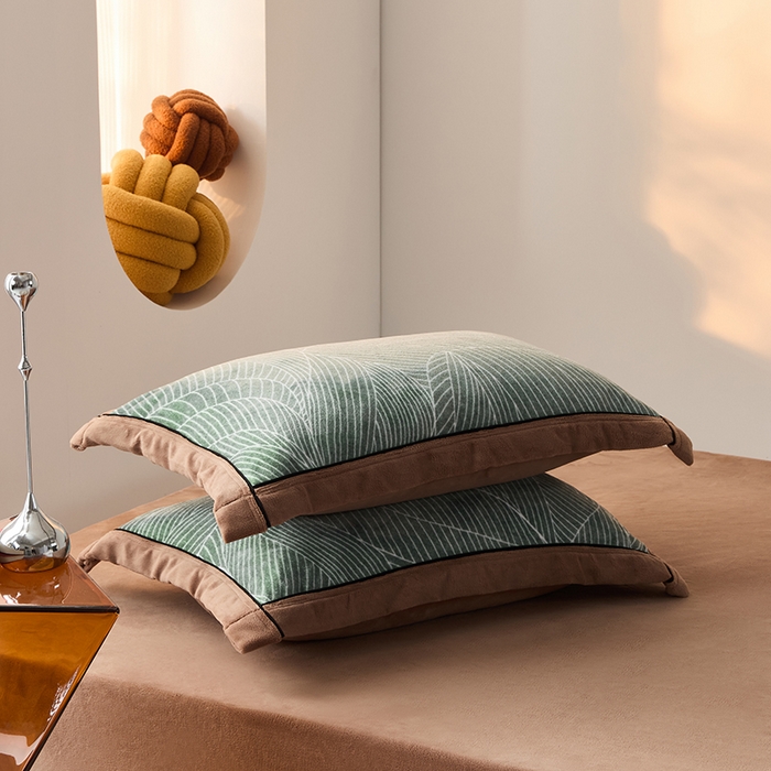 91家纺网 家纺一手货源 找家纺 LADYCOCO可可家居 单枕套-2024新款牛奶绒数码印花单品系列 叶子绿色+深咖