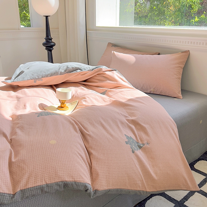 91家纺网 家纺一手货源 找家纺 田野 2024新款纯棉全棉磨毛印花四件套系列 小树林