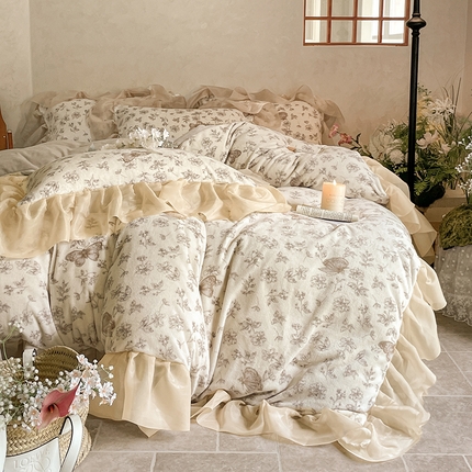 91家纺网 家纺一手货源 找家纺 慕澄家纺 2024新款高克重花边牛奶绒印花四件套 花吻