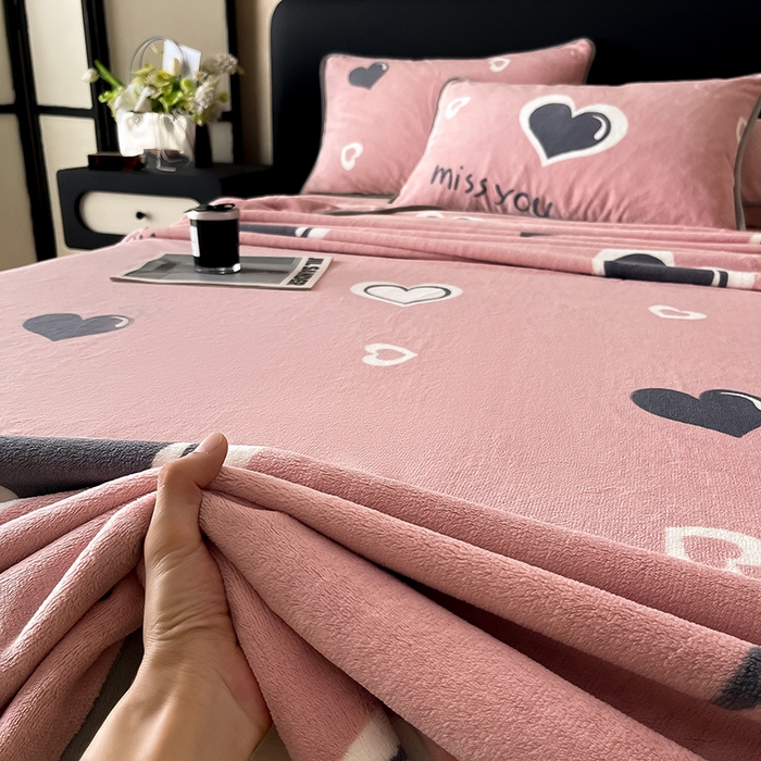 91家纺网 家纺一手货源 找家纺 全季家居 2024新款A类纯色印花高克重加厚保暖包边牛奶绒床单单件 甜心