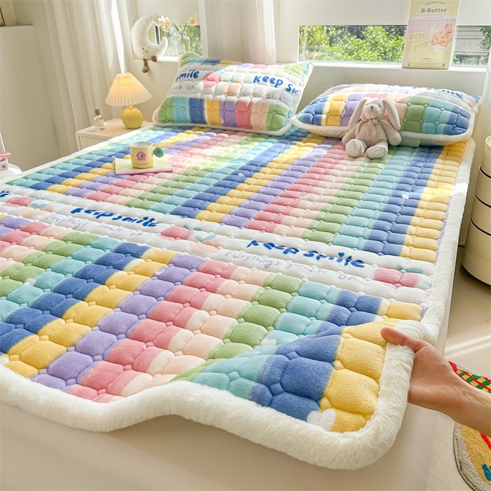 91家纺网 家纺一手货源 找家纺 梵朴 2024新款牛奶绒夹棉床褥床垫-成人款 彩虹条