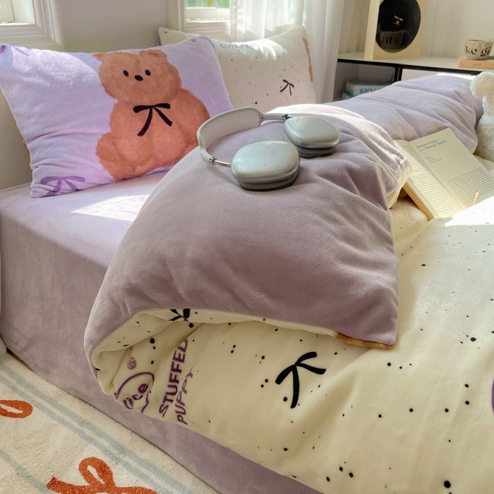 91家纺网 家纺一手货源 找家纺 2024新款INS混搭版卡通牛奶绒四件套 可可小熊