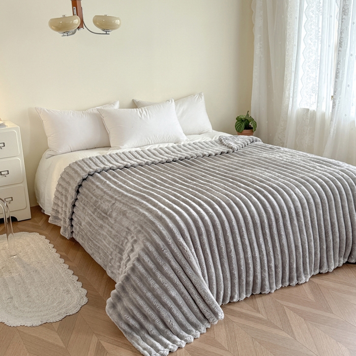 91家纺网 家纺一手货源 找家纺 璐维斯家纺 2025款跨境专供外贸出口电商热销款仿兔毯加厚牛奶绒盖毯 银灰