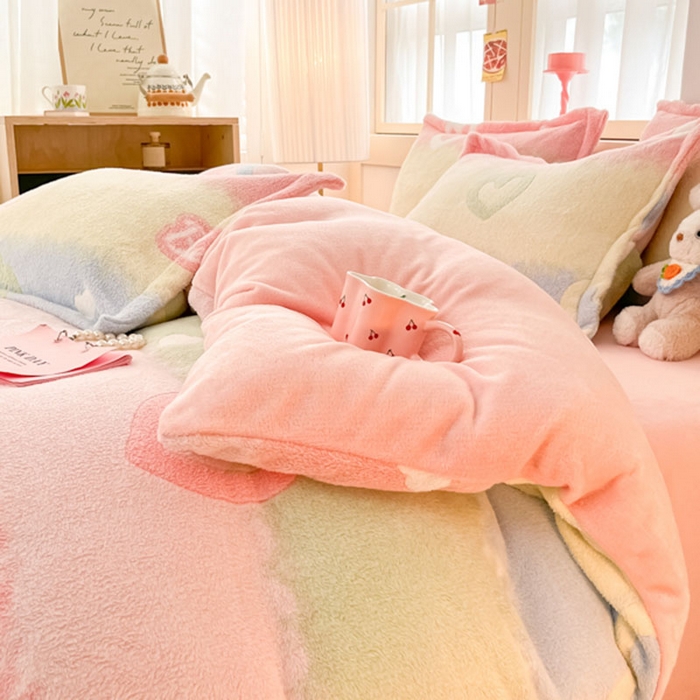 91家纺网 家纺一手货源 找家纺 川悦生活 2024新款雪花绒印花单被套系列-自然光 彩虹爱语粉