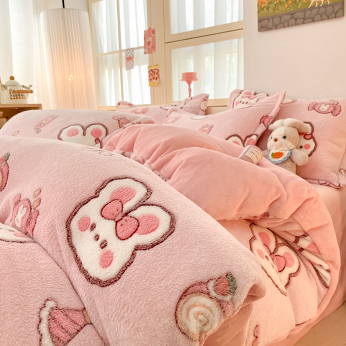 91家纺网 家纺一手货源 找家纺 川悦生活 2024新款雪花绒印花单被套系列-自然光 蜜语奶兔