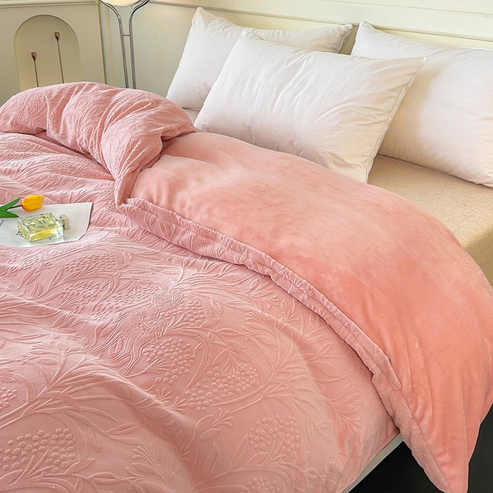 91家纺网 家纺一手货源 找家纺 睡棉坊 2024新款高克重剪花牛奶绒可拆洗冬被被子被芯 森林迷雾