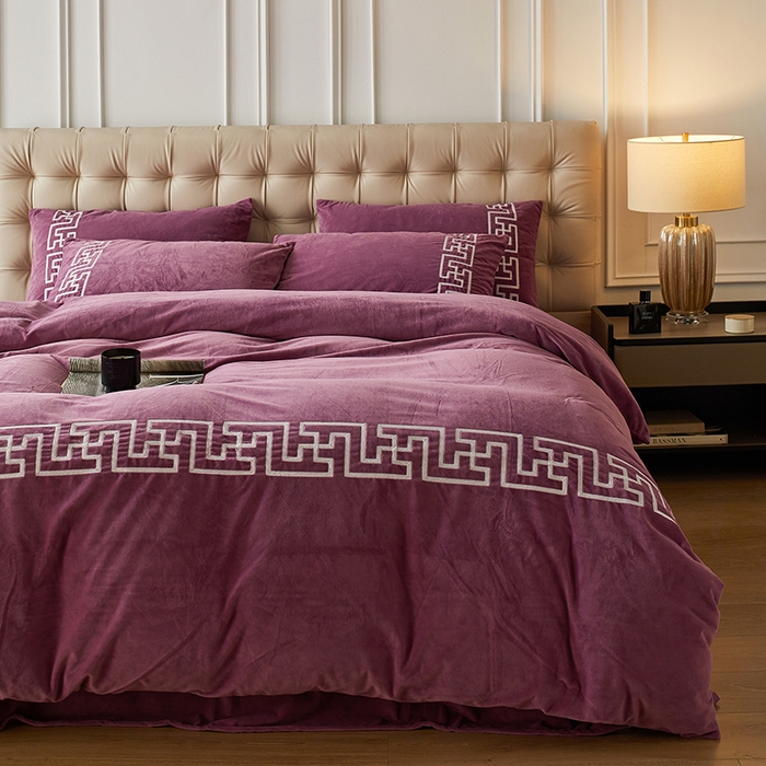 91家纺网 家纺一手货源 找家纺 2024新款锦丝绒美式毛巾绣四件套-巴洛克 巴洛克-魅紫