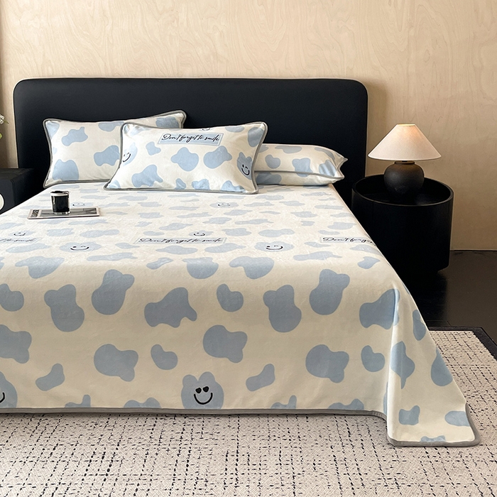 91家纺网 家纺一手货源 找家纺 全季家居 2024新款A类纯色印花高克重加厚保暖包边牛奶绒床单单件 蓝色心情