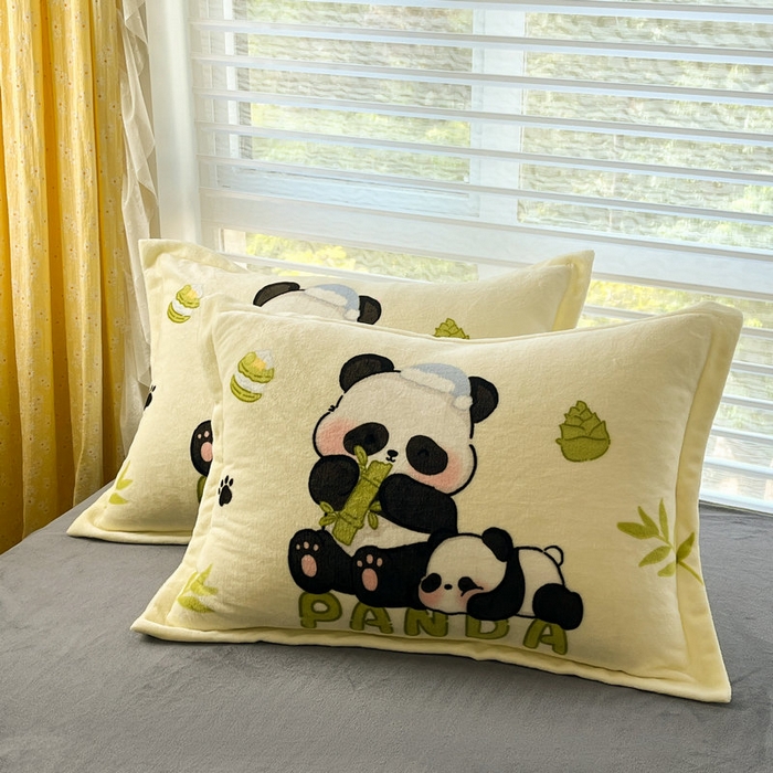 91家纺网 家纺一手货源 找家纺 宝薇 2024新款加厚牛奶绒大版卡通四件套 大熊猫绒