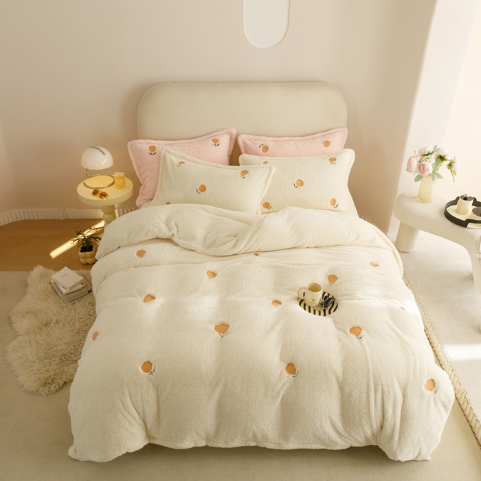 91家纺网 家纺一手货源 找家纺 金奇达家纺 2025秋冬保暖加厚绒类【泰迪绒小刺绣】四件套 温暖郁金香白