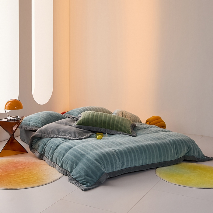 91家纺网 家纺一手货源 找家纺 2024新款牛奶3D绒立体雕花剪花四件套 蓝色+灰色