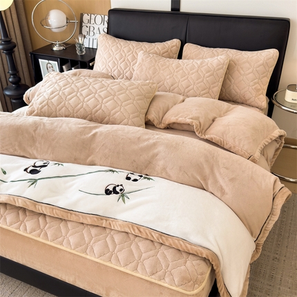 91家纺网 家纺一手货源 找家纺 （总）2024新款A类牛奶绒熊猫刺绣夹棉床笠款四件套