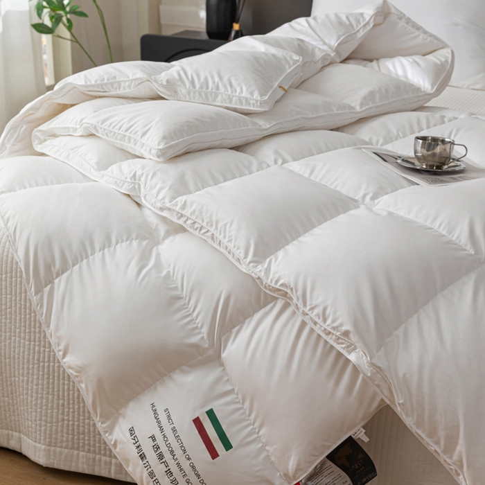 91家纺网 家纺一手货源 找家纺 御眠纺羽绒被壳 2024新款糯棉羽绒被立体静音酒店羽绒被 白色