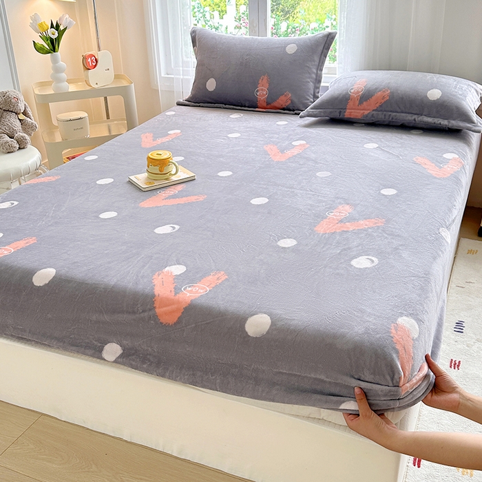 91家纺网 家纺一手货源 找家纺 家贝爱 2024新款加厚保暖牛奶绒床笠 比心