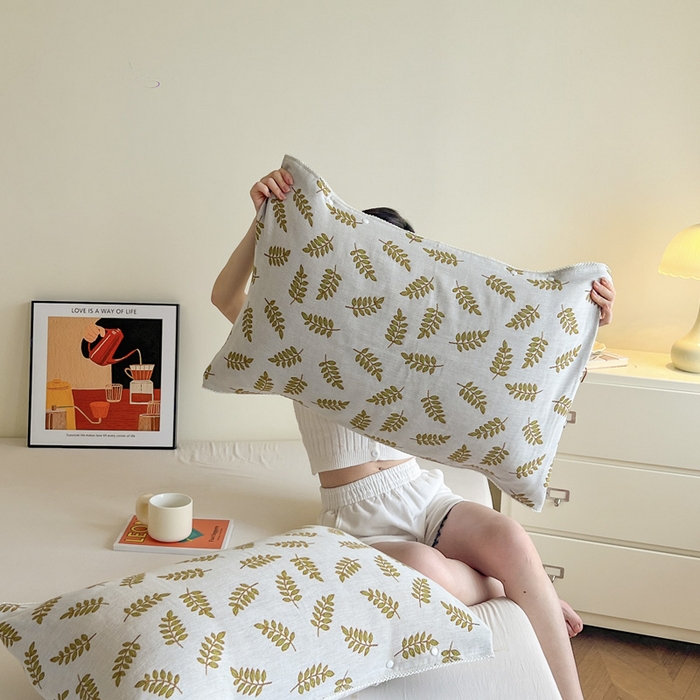 91家纺网 家纺一手货源 找家纺 朴尔家纺-毛巾被 2024新款防滑半包可调节暗扣魔术全棉三层纱布枕巾 朴素树叶53*110cm/对