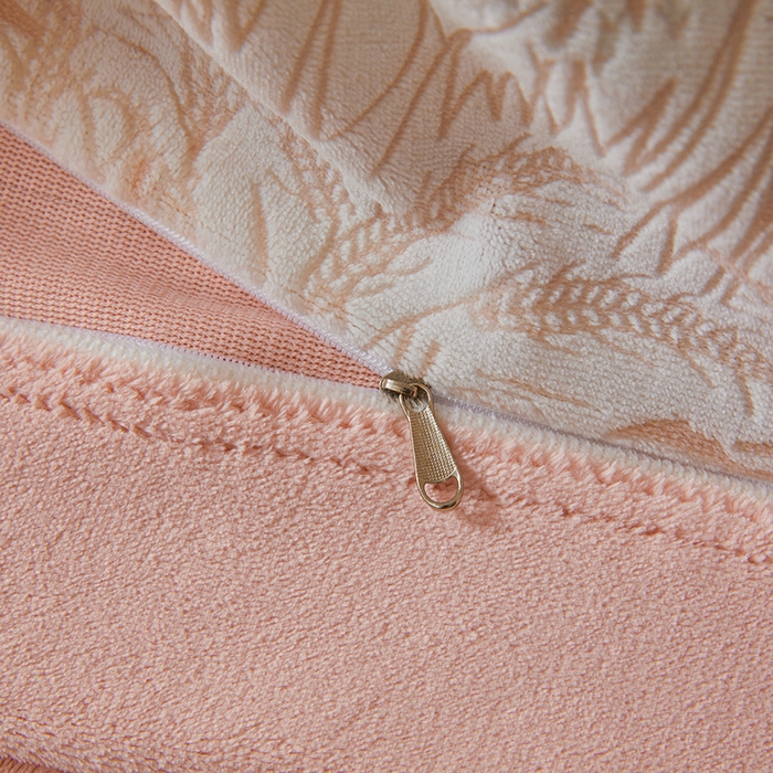 91家纺网 家纺一手货源 找家纺 全季家居 2024新款A类高克重5D立体浮雕宽边牛奶绒加厚保暖被套单件 海棠花开-粉