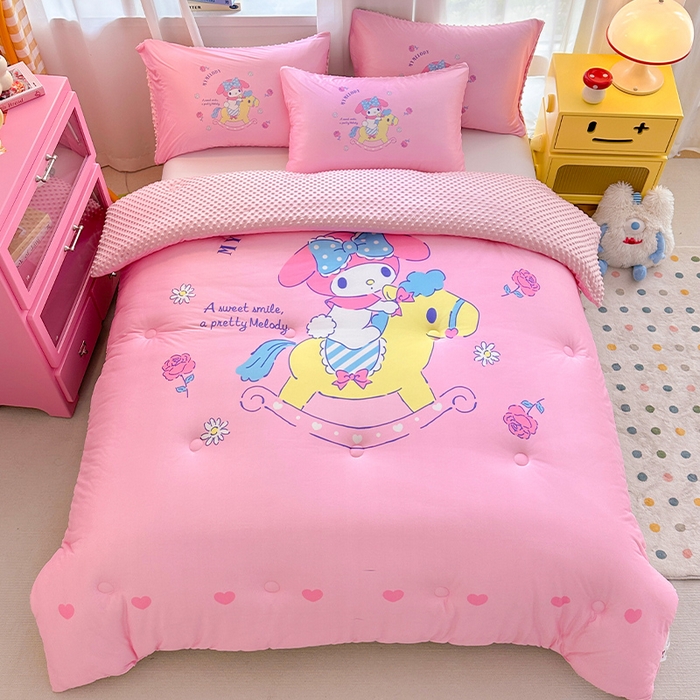 91家纺网 家纺一手货源 找家纺 ds生活馆 2025新款三丽鸥大版印花豆豆被春秋被冬被 旋转木马