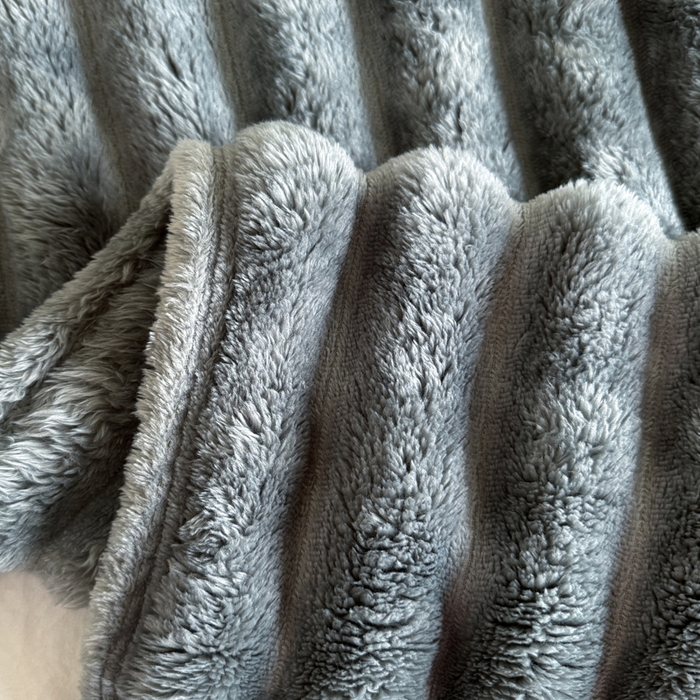 91家纺网 家纺一手货源 找家纺 璐维斯家纺 2025款跨境专供外贸出口电商热销款仿兔毯加厚牛奶绒盖毯 深灰