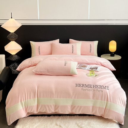 91家纺网 家纺一手货源 找家纺 （总）典曼家纺 2024新款亲肤舒适牛奶绒刺绣四件套-凯莉