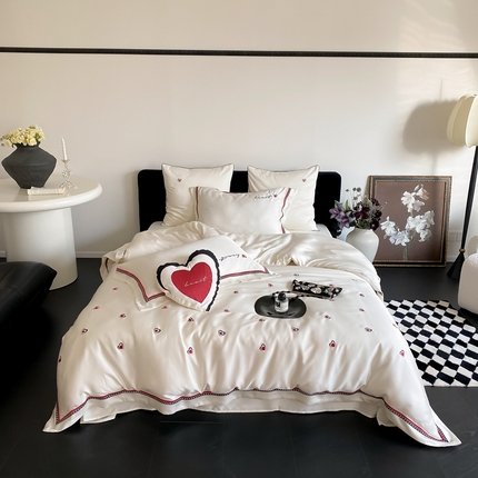 91家纺网 家纺一手货源 找家纺 馨蕊 2024新款100S高奢简约长绒棉四件套-棉小爱心 棉小爱心-月光白
