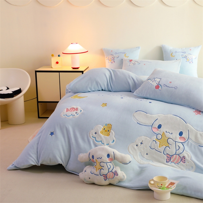 91家纺网 家纺一手货源 找家纺 总 绒棉世家2025新款正版带标三丽欧-大耳狗牛奶绒贴布绣四件套