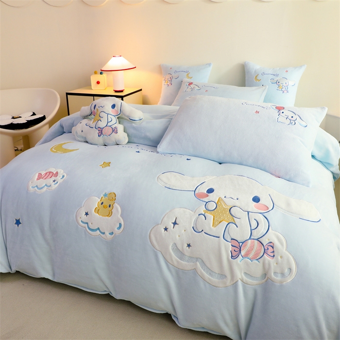 91家纺网 家纺一手货源 找家纺 总 绒棉世家2025新款正版带标三丽欧-大耳狗牛奶绒贴布绣四件套