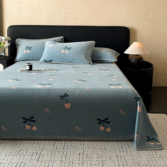 91家纺网 家纺一手货源 找家纺 全季家居 2024新款A类纯色印花高克重加厚保暖包边牛奶绒床单单件 小樱桃