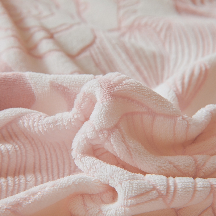 91家纺网 家纺一手货源 找家纺 全季家居 2024新款A类高克重5D立体浮雕宽边牛奶绒加厚保暖被套单件 蔷薇粉