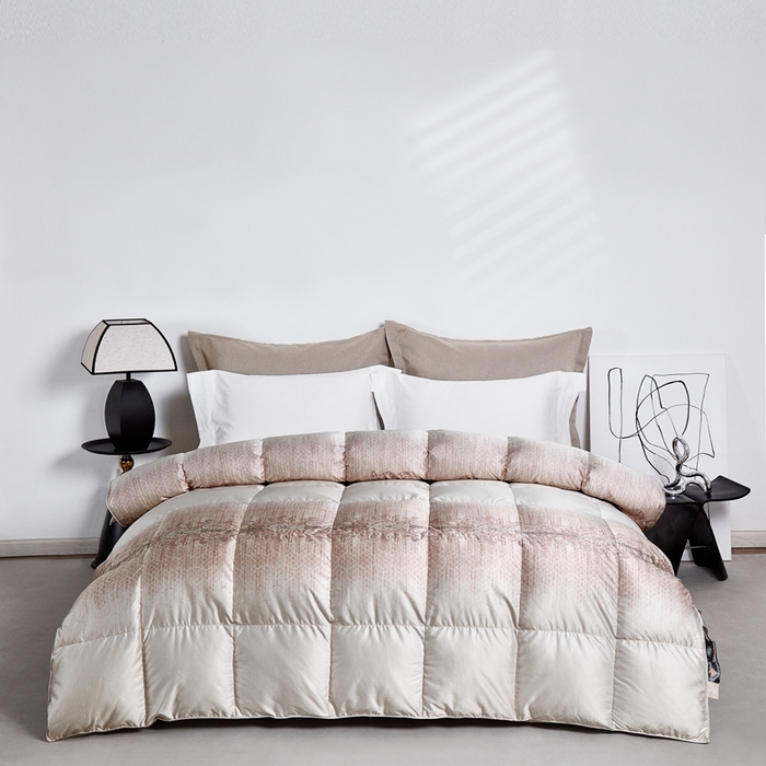 91家纺网 家纺一手货源 找家纺 御眠纺羽绒被壳 2024新品高端糯糯棉印花羽绒被鹅绒被冬被春秋 沐浴奶白