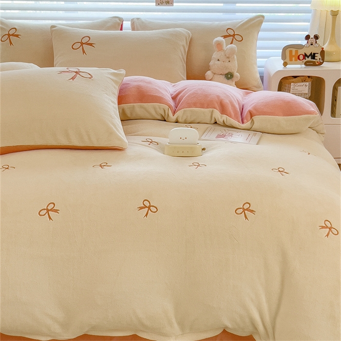 91家纺网 家纺一手货源 找家纺 丝幔家纺 2025新款A类刺绣牛奶绒四件套 蝴蝶结-粉