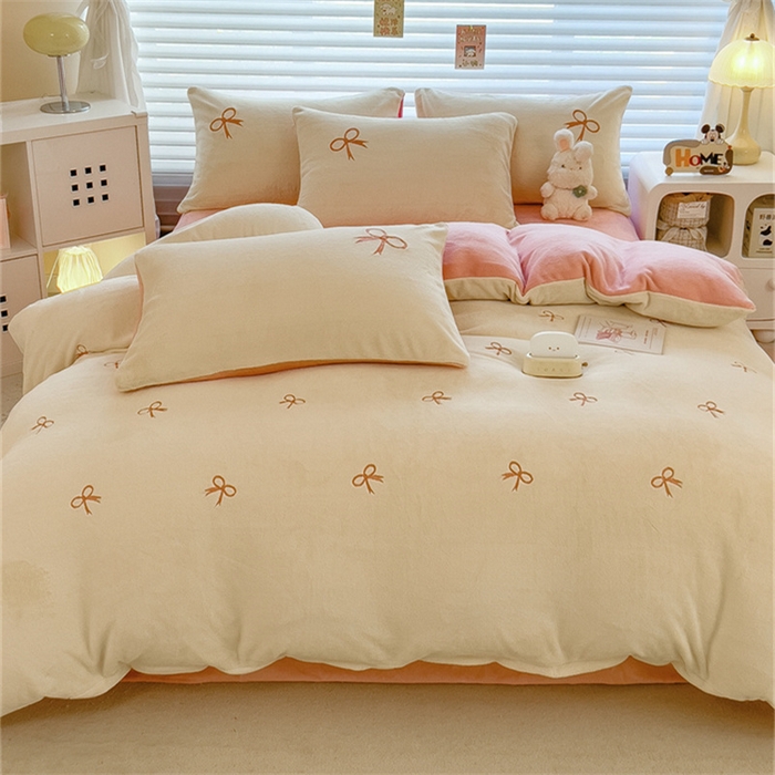 91家纺网 家纺一手货源 找家纺 丝幔家纺 2025新款A类刺绣牛奶绒四件套 蝴蝶结-粉