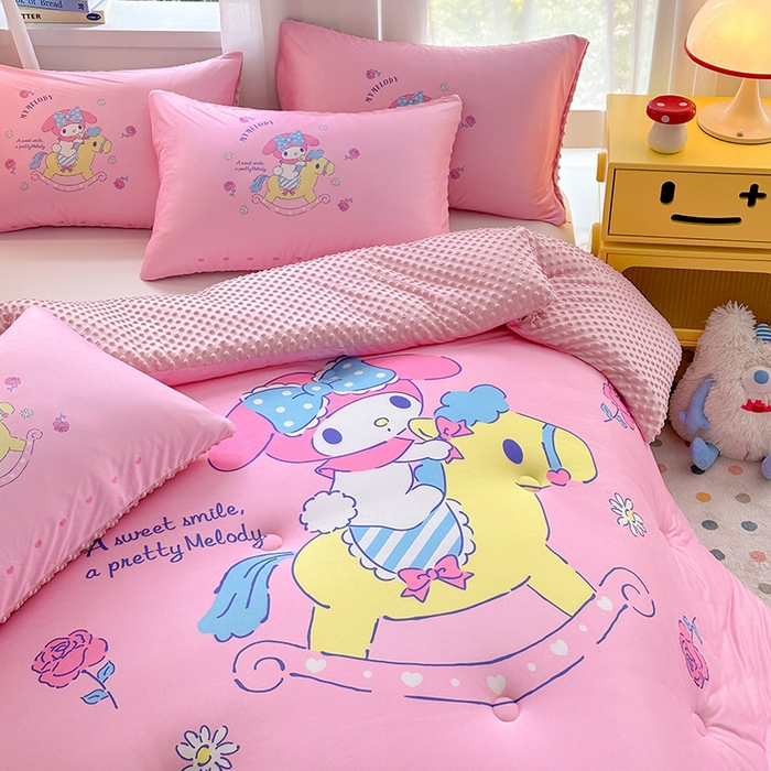 91家纺网 家纺一手货源 找家纺 ds生活馆 2025新款三丽鸥大版印花豆豆被春秋被冬被 旋转木马