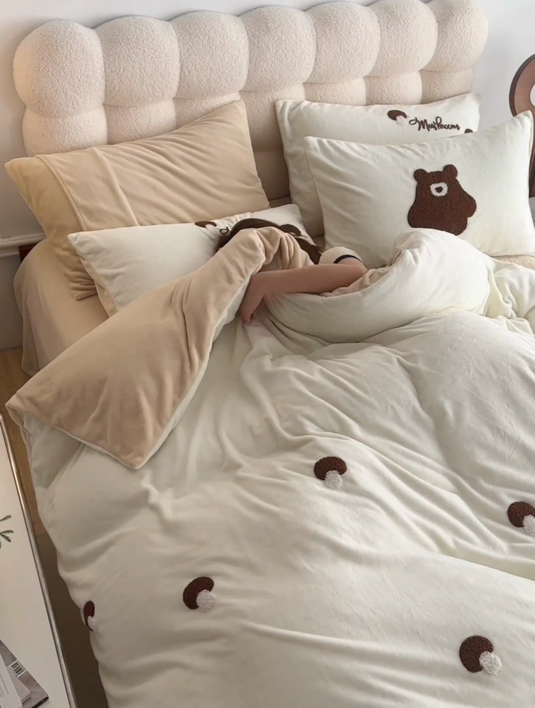 91家纺网 家纺一手货源 找家纺 （总）千朵森 2024新款毛巾绣牛奶绒四件套-慕斯卡 风格一