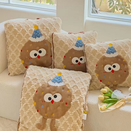 91家纺网 家纺一手货源 找家纺 2024新款卡通立体贴布刺绣曲奇饼干抱枕被 曲奇饼干香草色