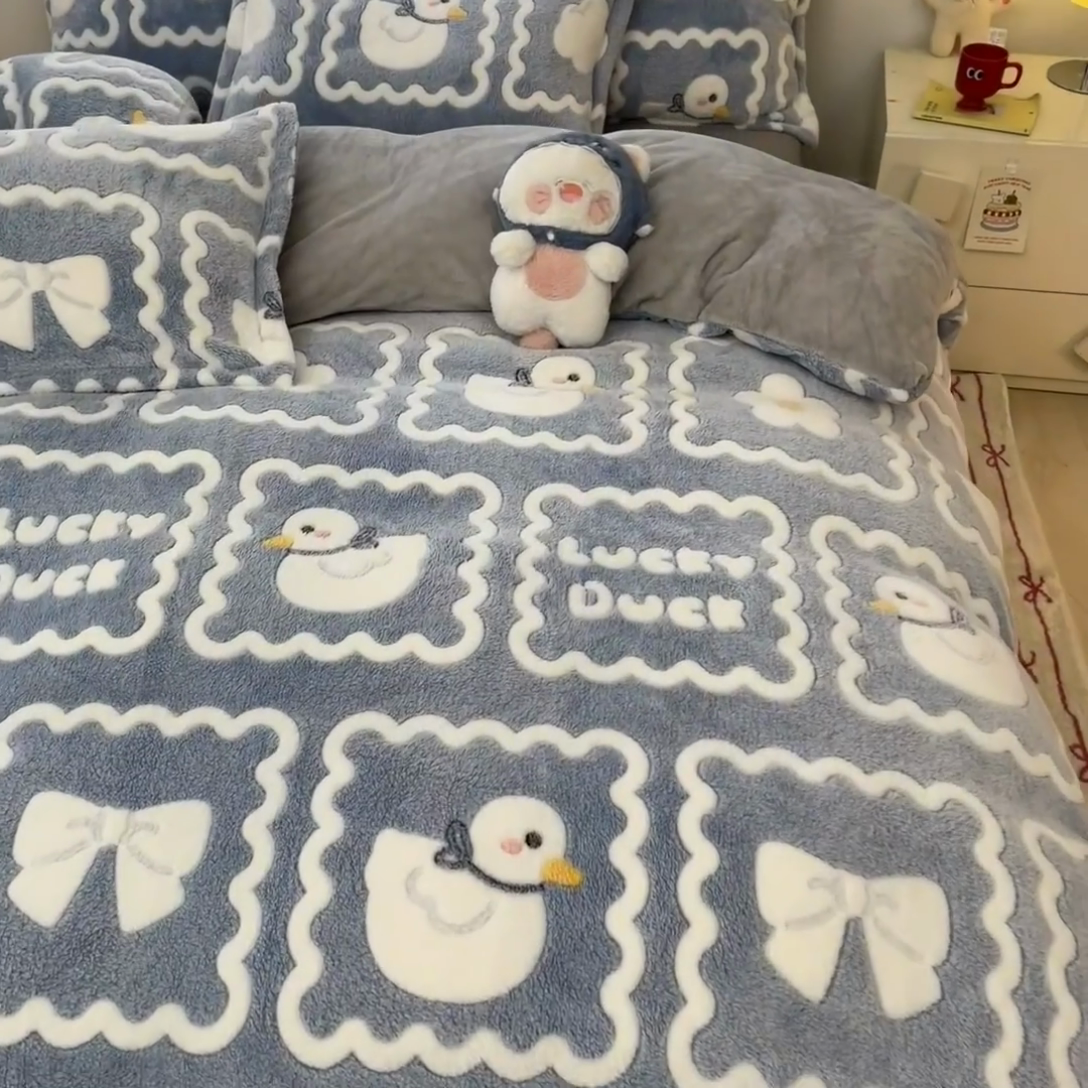 91家纺网 家纺一手货源 找家纺 川悦生活 2024新款雪花绒印花单被套系列-自然光 快乐鸭鸭