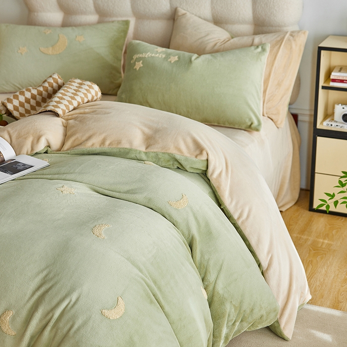 91家纺网 家纺一手货源 找家纺 千朵森 2024新款牛奶绒毛巾绣四件套-艾琳 艾琳-橄榄绿