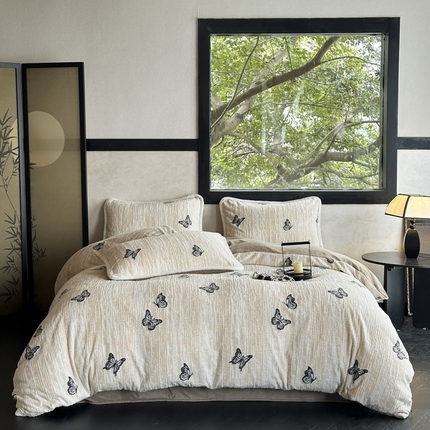 91家纺网 家纺一手货源 找家纺 子曰 2024新款高克重保暖雕花牛奶绒四件套 蝴蝶-咖