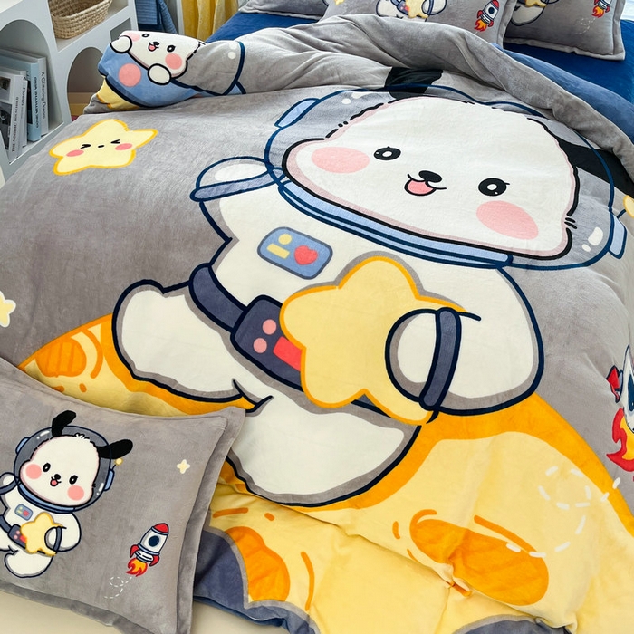 91家纺网 家纺一手货源 找家纺 宝薇 2024新款加厚牛奶绒大版卡通四件套 太空狗绒