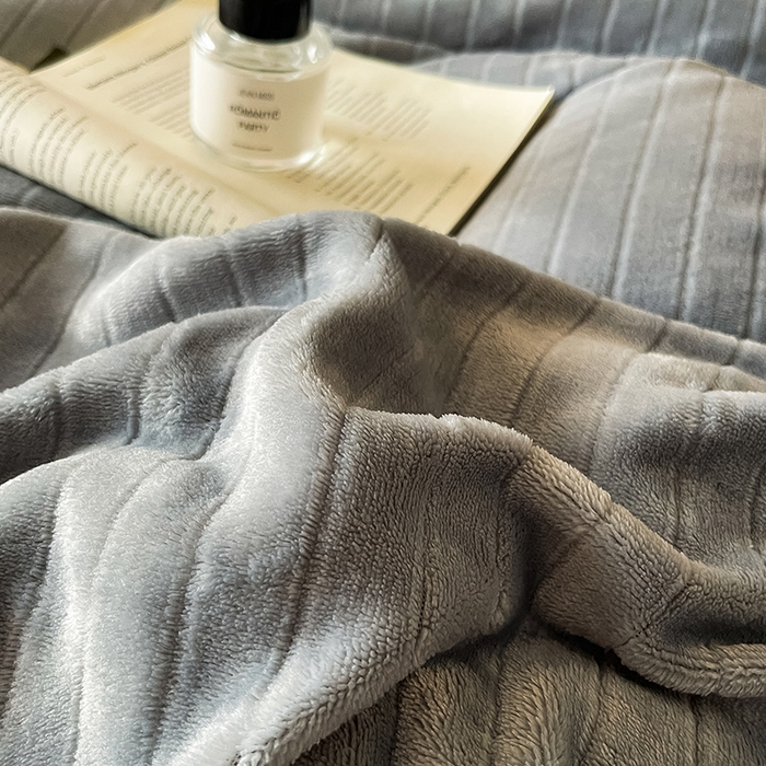 91家纺网 家纺一手货源 找家纺 全季家居 2024新款A类纯色印花波浪大包边牛奶绒贝贝绒加厚保暖四件套 雅致灰