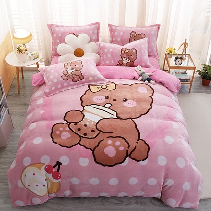 91家纺网 家纺一手货源 找家纺 宝薇 2024新款加厚牛奶绒大版卡通四件套 奶茶熊